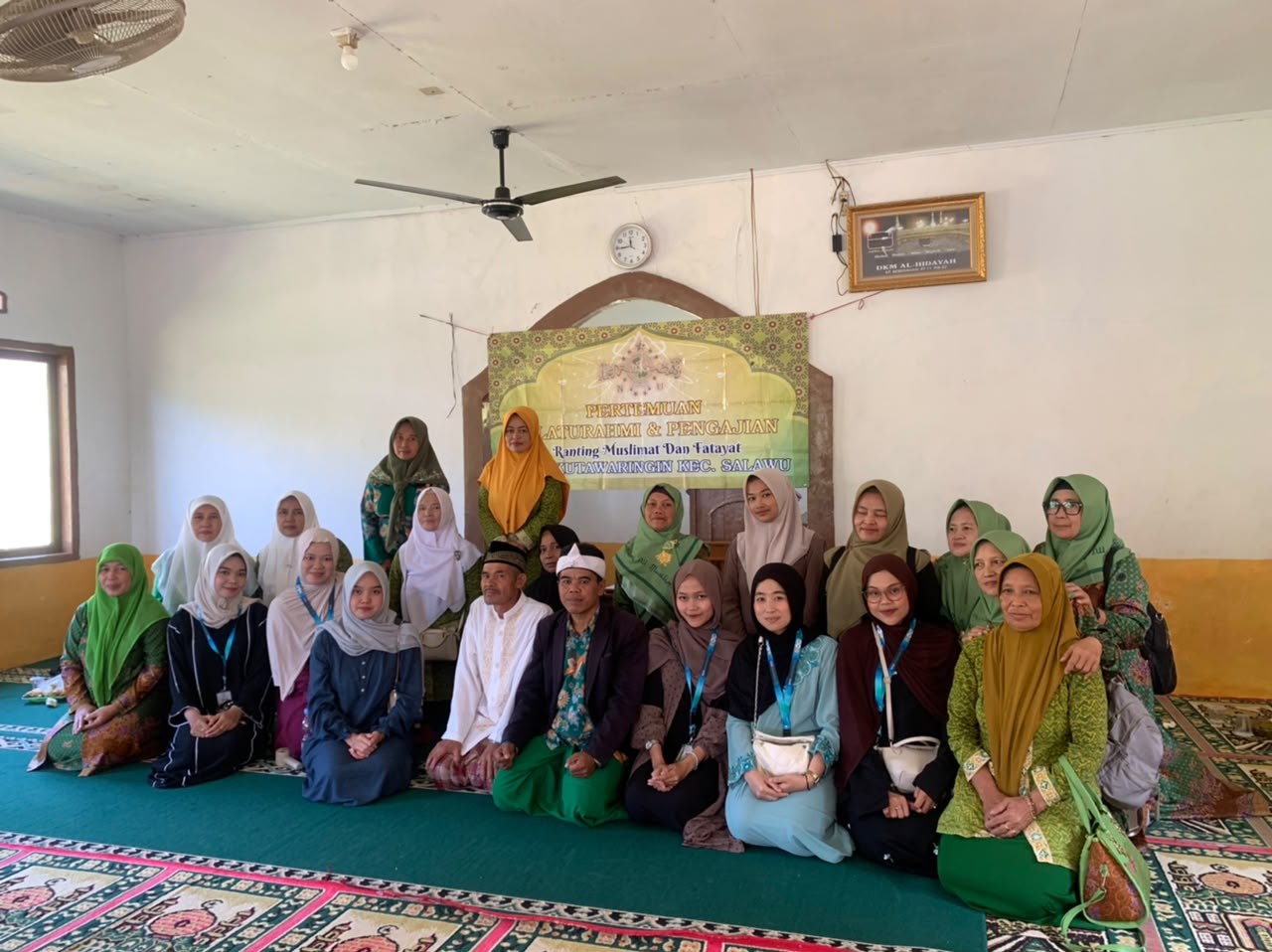 Semarak Muslimatan Desa Kutawaringin: Sinergi Hangat Bersama Mahasiswa KKN UNPER 2026